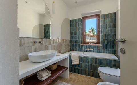 Casale Nido: Pared, Arreglo De Tubería, Diseño De Interiores, Baño, Piso, Grifo, Suelo, Lavabo, Lavabo Del Baño, Techo