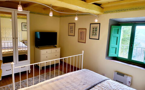 La Casa degli Artisti, Jacuzzi, Marliana: Mueble, Diseño De Interiores, Pared, Suelo, Piso, Madera, Techo, Habitación, Habitación, Cama