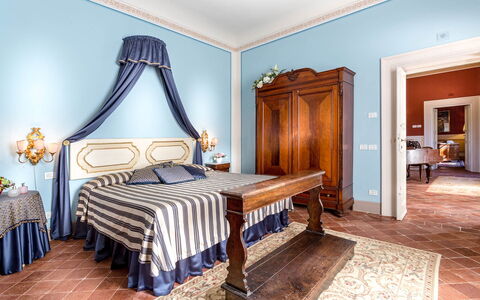 Splendida: Mueble, Diseño De Interiores, Piso, Habitación, Madera, Suelo, Cama, Habitación, Techo, Encendiendo