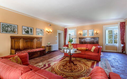 Splendida: Mueble, Diseño De Interiores, Techo, Piso, Suelo, Encendiendo, Habitación, Sofá, Casa, Sala