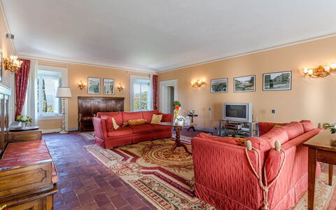 Splendida: Mueble, Diseño De Interiores, Techo, Sofá, Piso, Casa, Suelo, Sala, Habitación, Departamento