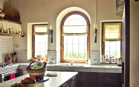 Selvamica: Mueble, Diseño De Interiores, Pared, Piso, Madera, Techo, Cocina, Suelo, Casa, Encendiendo