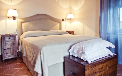 Selvamica: Mueble, Cama, Diseño De Interiores, Habitación, Suelo, Lecho, Piso, Sábana, Madera, Habitación