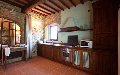 Mattei Villa: Pared, Mueble, Diseño De Interiores, Piso, Cocina, Mostrador, Suelo, Techo, Gabinetes, Habitación