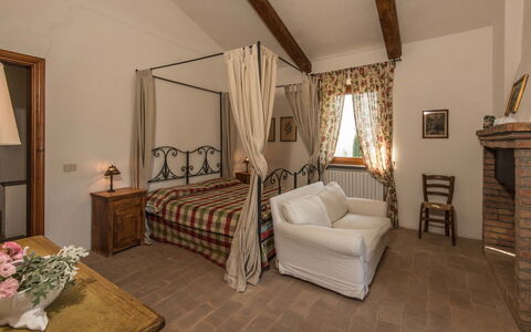 Molinazzo: Mueble, Diseño De Interiores, Pared, Cama, Piso, Madera, Techo, Habitación, Suelo, Habitación