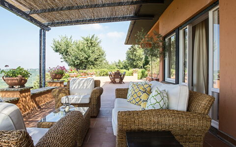 Villa El Olivar: Mueble, Silla, Mueble Para Exteriores, Mesa, Mesa Al Aire Libre, Recurso, Maceta, Sombra, Eco Hotel, Jardín