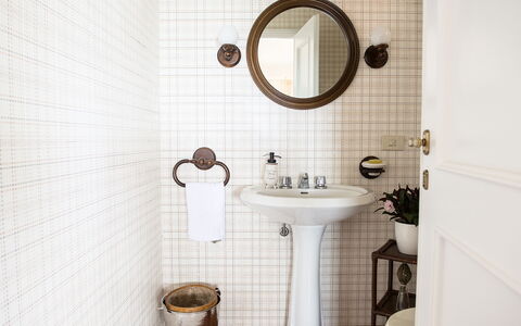 Villa El Olivar: Arreglo De Tubería, Baño, Diseño De Interiores, Plomería, Grifo, Lavabo Del Baño, Piso, Suelo, Lavabo, Loseta