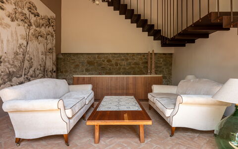 Villa Il Casalino, Florentine Hills with Pool: Mueble, Diseño De Interiores, Piso, Pared, Madera, Suelo, Sofá, Encendiendo, Sala, Marrón