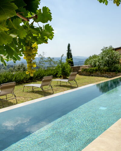 Villa Il Casalino, Florentine Hills with Pool: Piscina, Material Compuesto, Jardín, Paisajismo, Inmuebles, Fuente De Agua, Eco Hotel, Hacienda, Villa, Losa