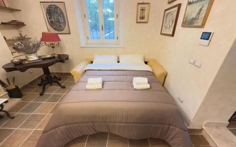 Villa Montepulciano Vineyard: Madera, Suelo, Mueble, Diseño De Interiores, Piso, Habitación, Cama, Habitación, Manchas De Madera, Madera Dura