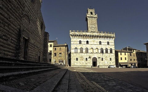 Villa Montepulciano Vineyard: Cielo, Tiempo De Día, Punto De Referencia, Torre, La Arquitectura Medieval, Sitio Historico, Arquitectura Clásica, Cúmulo, Plaza De La Ciudad
