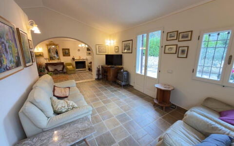 Villa Montepulciano Vineyard: Mueble, Diseño De Interiores, Piso, Sofá, Suelo, Madera, Techo, Sala, Habitación, Encendiendo