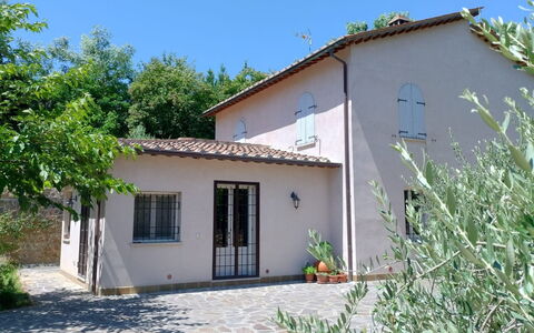 Villa Montepulciano Vineyard: Edificio, Casa, Puerta, Barrio Residencial, Casa, Fachada, Cabaña, Asentamientos Humanos, Inmuebles, Hacienda