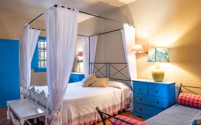 Mimosa Gialla: Mueble, Diseño De Interiores, Cama, Habitación, Suelo, Habitación, Piso, Techo, Encendiendo, Linos