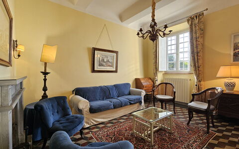 Villa Il Torrazzo, Vista Mare, Massarosa: Mueble, Diseño De Interiores, Pared, Sofá, Piso, Habitación, Techo, Suelo, Sala, Textil