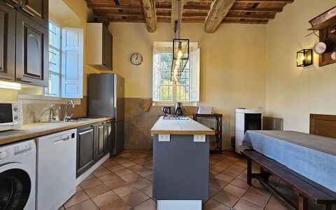 Villa Il Torrazzo, Vista Mare, Massarosa: Diseño De Interiores, Piso, Mueble, Madera, Techo, Suelo, Cocina, Mostrador, Habitación, Encendiendo