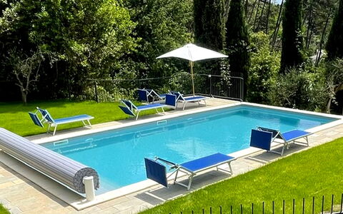 Villa Il Torrazzo, Vista Mare, Massarosa: Piscina, Mueble Para Exteriores, Material Compuesto, Sunlounger, Sombra, Jardín, Ocio, Recurso, Paisajismo, Diseño