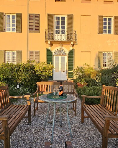 Villa Il Torrazzo, Vista Mare, Massarosa: Arbusto, Casa, Fachada, Casa, Jardín, Cabaña, Inmuebles, Puerta, Cobertura Del Suelo, Casa De Campo