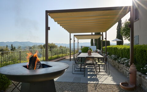 Villa Il Colto: Mueble, Mueble Para Exteriores, Sombra, Mesa Al Aire Libre, Silla, Jardín, Estructura Al Aire Libre, Pérgola, Patio Interior, Paisajismo
