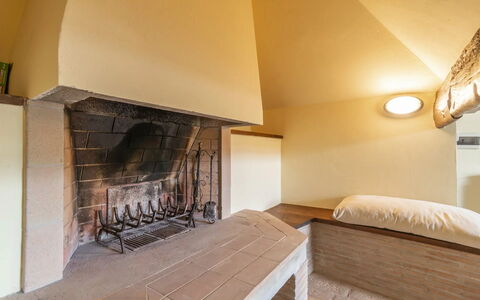 Agriturismo le Case Rosse di Montebuono: Diseño De Interiores, Piso, Techo, Madera, Suelo, Mueble, Habitación, Encendiendo, Hogar, Sala