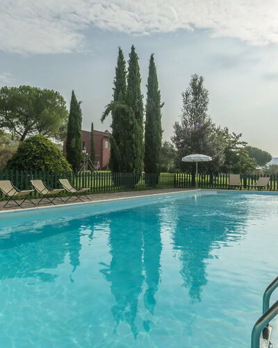 Agriturismo le Case Rosse di Montebuono: Piscina, Arbusto, Jardín, Paisajismo, Sombra, Eco Hotel, Mueble Para Exteriores, Recurso, Hacienda