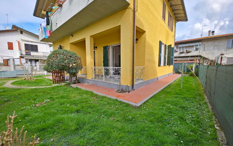 Casa Serena: Barrio Residencial, Casa, Casa, Asentamientos Humanos, Balcón, Yeso