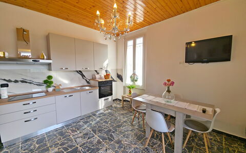 Casa Serena: Piso, Diseño De Interiores, Mueble, Suelo, Madera, Mostrador, Habitación, Techo, Encendiendo, Gabinetes