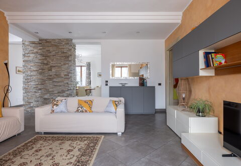 Casa Lory, Monteriggioni, Siena: Mueble, Diseño De Interiores, Piso, Sofá, Pared, Suelo, Sala, Madera, Habitación, Techo