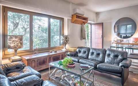 Cortona Deluxe: Mueble, Diseño De Interiores, Sofá, Sala, Piso, Habitación, Departamento, Casa, Techo, Suelo