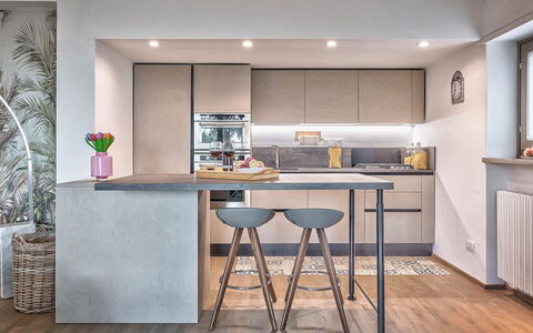 Cortona Deluxe: Mueble, Diseño De Interiores, Cocina, Piso, Mostrador, Suelo, Madera, Aparato De Cocina, Gabinetes, Mesa