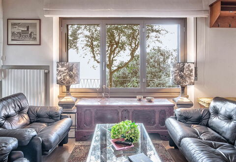 Cortona Deluxe: Mueble, Diseño De Interiores, Sofá, Madera, Sala, Habitación, Techo, Piso, Departamento, Suelo