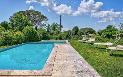 Villa Church: Azul, Piscina, Jardín, Paisajismo, Sombra, Recurso, Patio Interior, Fuente De Agua, Eco Hotel, Losa