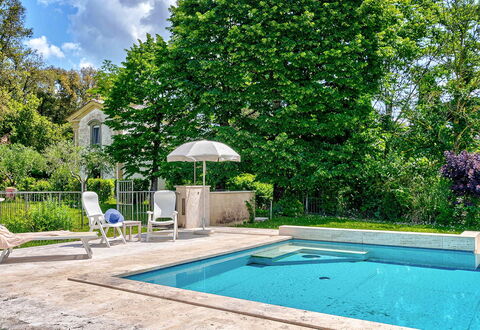 Villa Church: Piscina, Jardín, Sombra, Recurso, Paisajismo, Fuente De Agua, Patio Interior, Mueble Para Exteriores, Eco Hotel, Yarda