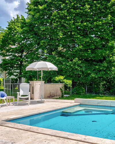 Villa Church: Piscina, Jardín, Sombra, Recurso, Paisajismo, Fuente De Agua, Patio Interior, Mueble Para Exteriores, Eco Hotel, Yarda