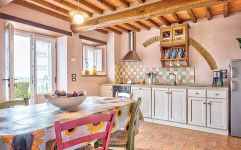 Villa Vita Bella: Mueble, Diseño De Interiores, Pared, Piso, Madera, Cocina, Suelo, Casa, Techo, Habitación