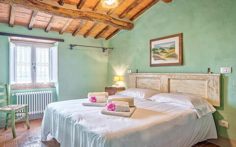 Villa Vita Bella: Pared, Mueble, Cama, Casa, Diseño De Interiores, Habitación, Suelo, Habitación, Lecho, Marco De La Cama