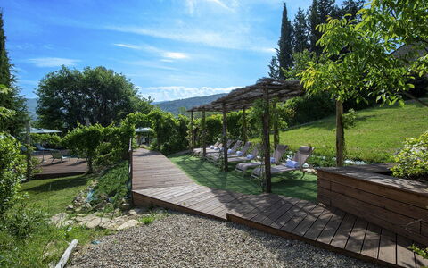 Villa Grevigiana: Arbusto, Paisaje, Jardín, Planta De La Comunidad, El Terreno Del Lote, Sombra, Cobertura Del Suelo, Mueble Para Exteriores, Paisajismo, Estructura Al Aire Libre