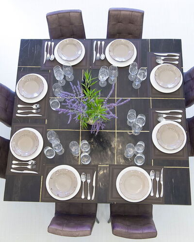 Villa del Fattore: Mueble, Mesa, Vajilla, Comedor, Cocina Y Comedor Mesa, Silla, Utensilios Para Servir, Vajilla, Material Natural, Plato