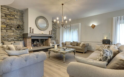 Villa Senio: Mueble, Diseño De Interiores, Sofá, Piso, Sala, Madera, Casa, Suelo, Techo, Habitación