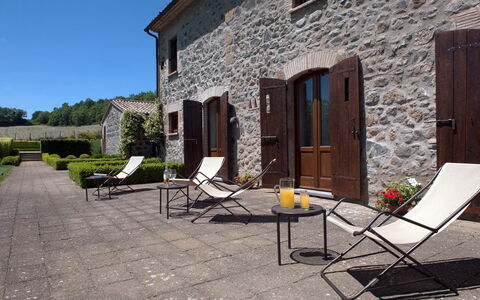 Villa Collombroso: Mueble Para Exteriores, Mueble, Mesa Al Aire Libre, Maceta, Puerta, Jardín, Losa, Silla, Cocina Y Comedor Mesa, Planta De Casa