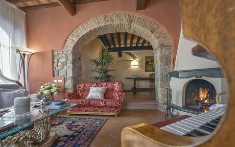 Villa delle Rose: Mueble, Diseño De Interiores, Pared, Piso, Silla, Suelo, Encendiendo, Techo, Sofá, Sala