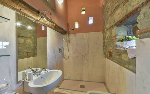 Villa delle Rose: Piso, Pared, Diseño De Interiores, Suelo, Techo, Arreglo De Tubería, Baño, Encendiendo, Mueble, Habitación