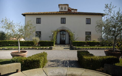 Villa Michelangelo: Arbusto, Casa, Inmuebles, Puerta, Jardín, Cabaña, Casa De Campo, Villa, Paisajismo, Hacienda