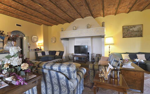 Villa Michelangelo: Mueble, Pared, Diseño De Interiores, Piso, Sofá, Sala, Silla, Habitación, Casa, Encendiendo