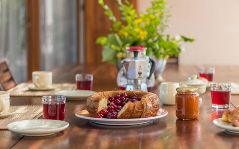 Villa Molinazzo 10: Comida, Vajilla, Utensilios Para Servir, Ingrediente, Mesa, Vajilla, Taza, Drinkware, Mueble, Plato