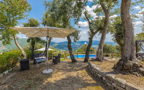 Villa Bastiano: Azul, Árbol, Paisaje, Luz De Sol, Cordillera, Hill Station, Sombra, Valle, Cresta, Paisajismo