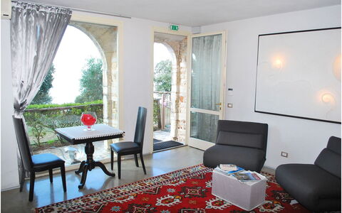 Villa Bastiano: Mueble, Diseño De Interiores, Piso, Suelo, Encendiendo, Habitación, Sofá, Mesa, Departamento, Sala