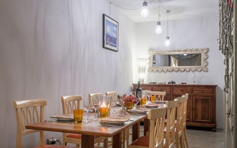 Villa Bastiano: Mueble, Diseño De Interiores, Pared, Madera, Mesa, Piso, Comedor, Encendiendo, Techo, Textil