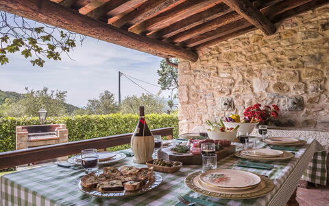 Villa del Colle: Mueble, Mesa, Cocina Y Comedor Mesa, Silla, Manteles, Mueble Para Exteriores, Mesa Al Aire Libre, Linos, Casa De Campo, Comedor