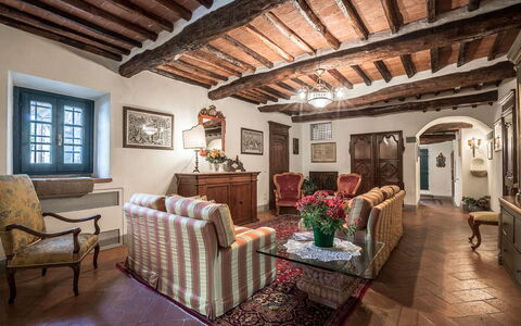 Villa del Colle: Pared, Mueble, Casa, Silla, Puerta, Planta De Casa, Maceta, Sala, Villa, Mesa De Café